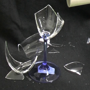 Das Ergebnis: ein zerbrochens Glas